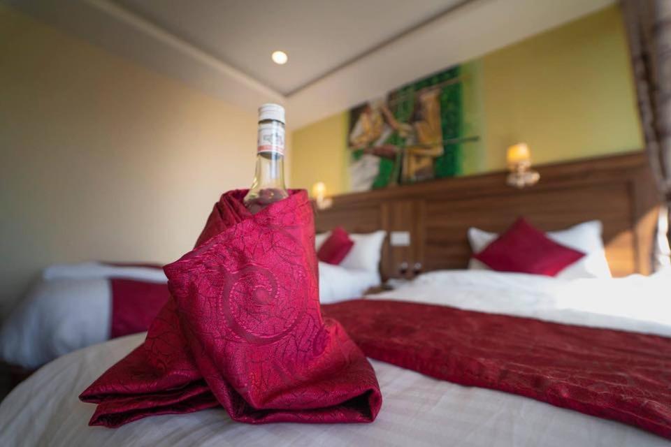 Hotel Royal Image Покхара Экстерьер фото