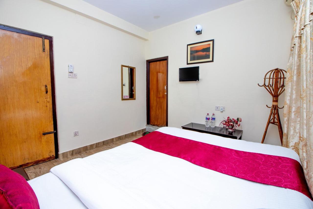 Hotel Royal Image Покхара Экстерьер фото