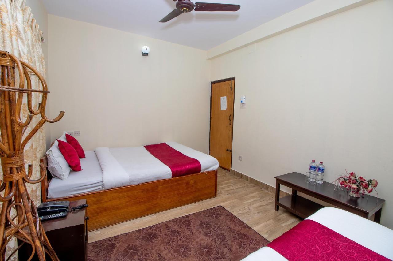 Hotel Royal Image Покхара Экстерьер фото