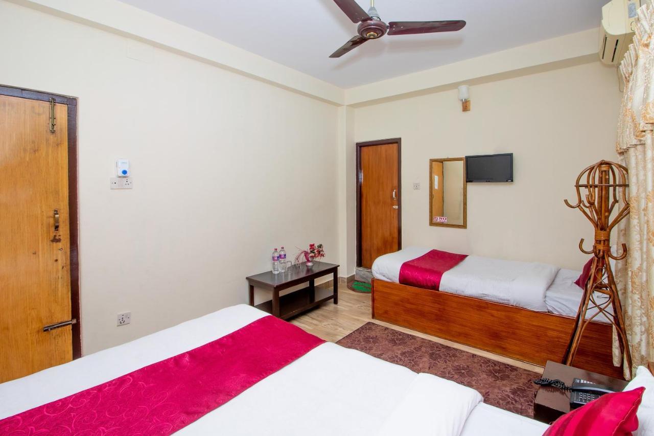 Hotel Royal Image Покхара Экстерьер фото